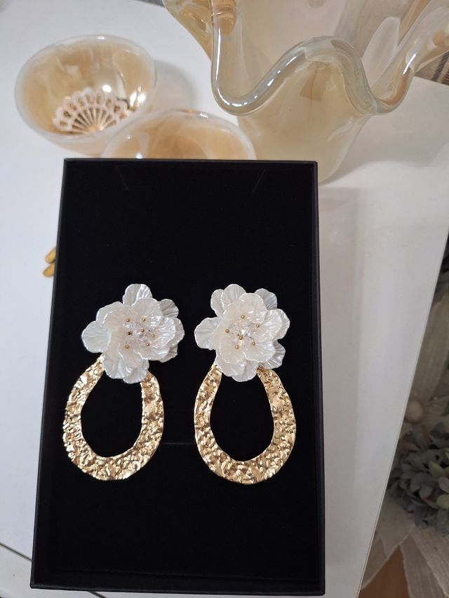 Pendientes flor nacar blanco
