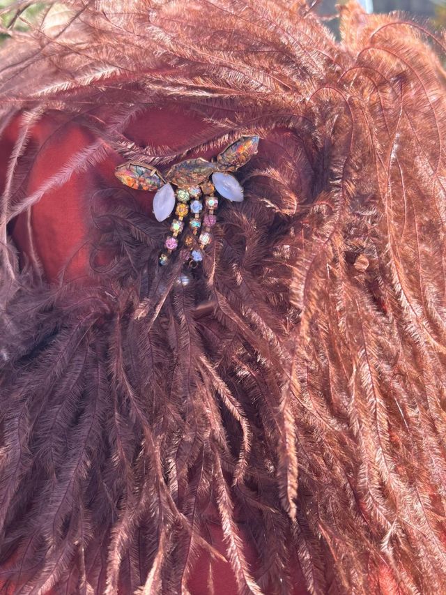 Cappello vintage con piume