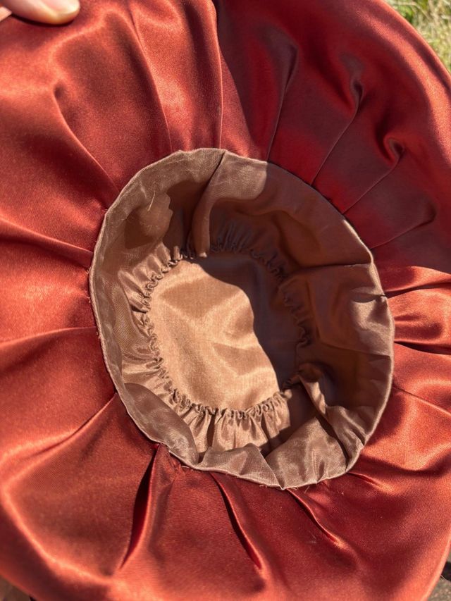 Cappello vintage con piume