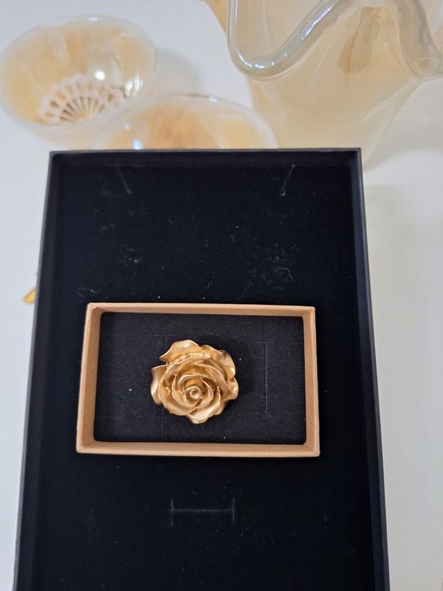 Broche rosa vintage dorado