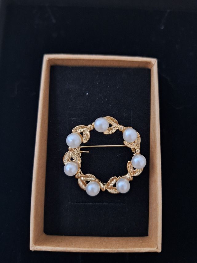 Broche flamenca con perlas