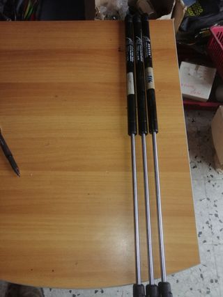 Pistoncino cofano auto