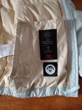 Precioso abrigo Levis NUEVO sin estrenar