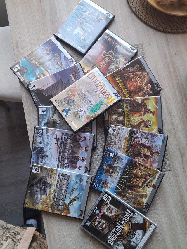 LOTE 13 JUEGOS ESTRATEGIA