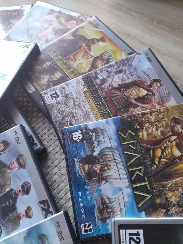 LOTE 13 JUEGOS ESTRATEGIA