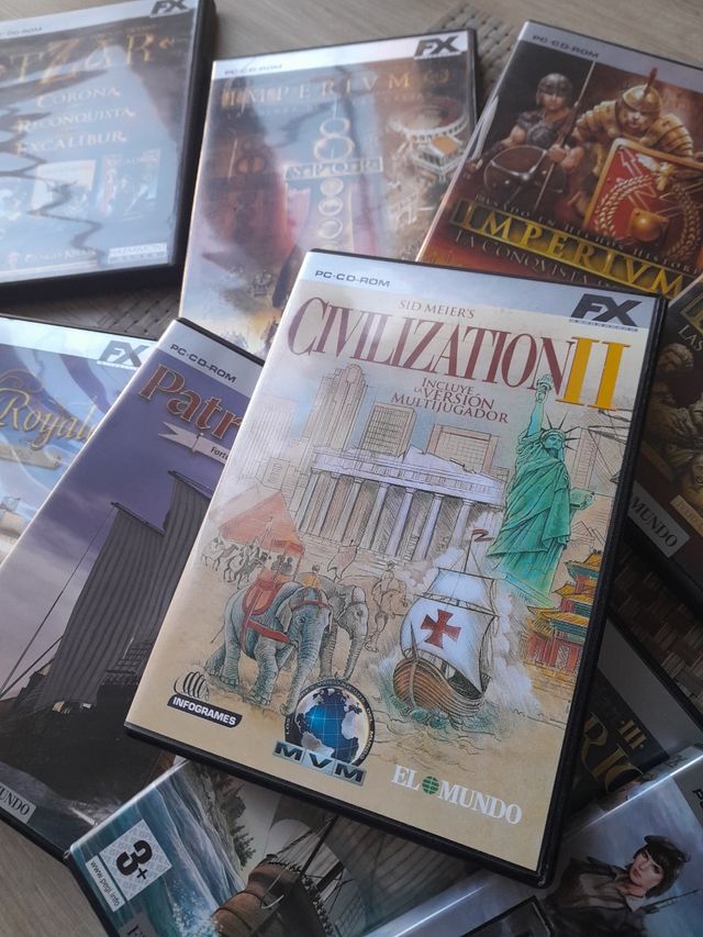 LOTE 13 JUEGOS ESTRATEGIA