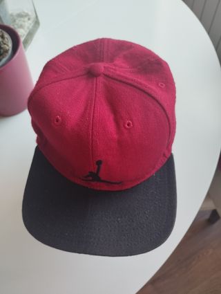 Gorra Nike Jordan roja de lana