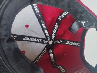 Gorra Nike Jordan roja de lana