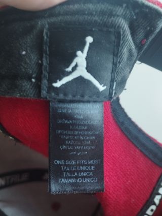 Gorra Nike Jordan roja de lana
