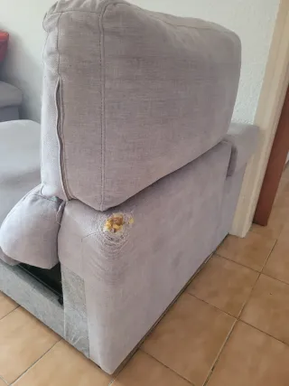 Sofa 3 plazas extraible y dos puff