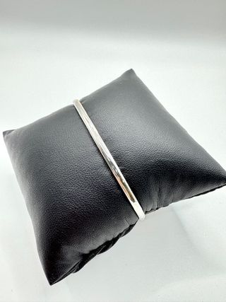 Brazalete caña de oro blanco de 18k