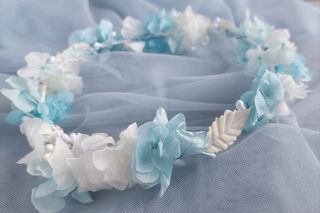 Corona flores tocado comunión