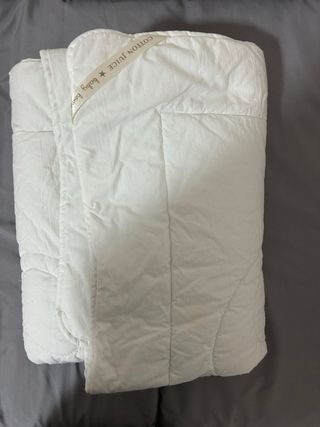 Colchón y ropa de cama de maxicuna