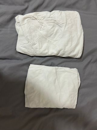 Colchón y ropa de cama de maxicuna