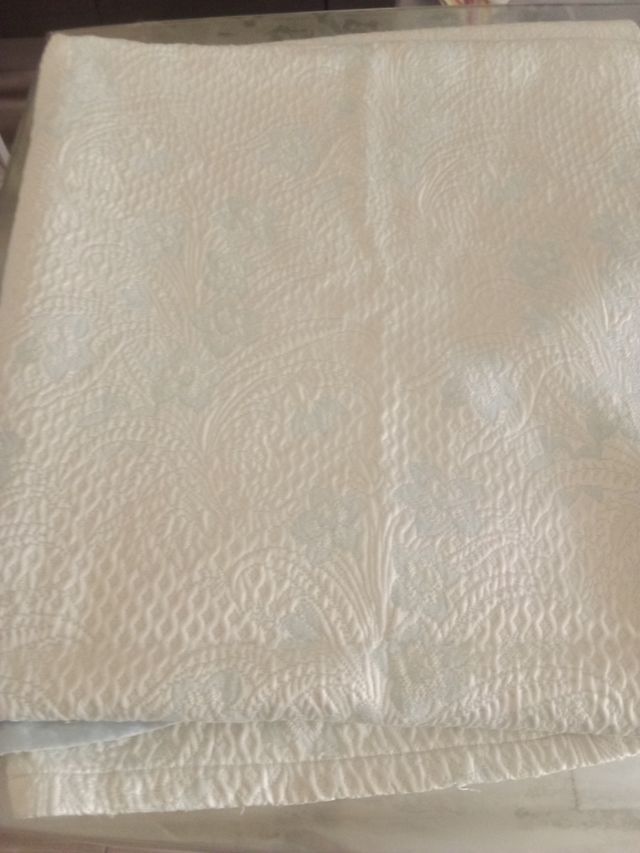 Copriletto matrimoniale primaverile