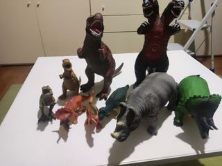 Collezione dinosauri di gomma