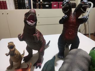 Collezione dinosauri di gomma
