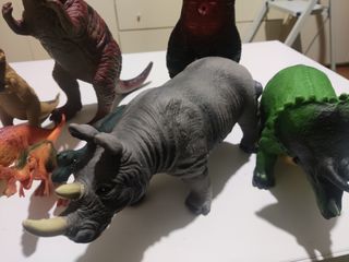 Collezione dinosauri di gomma
