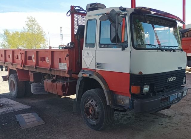 Camión iveco 4x2 basculante 