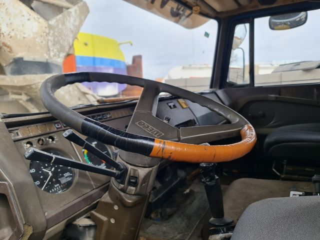 Camión iveco 4x2 basculante 