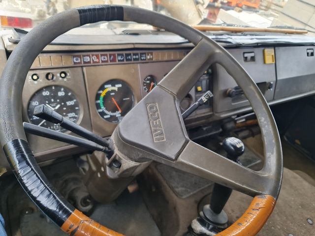 Camión iveco 4x2 basculante 