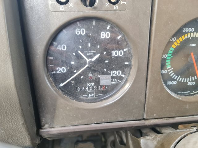 Camión iveco 4x2 basculante 