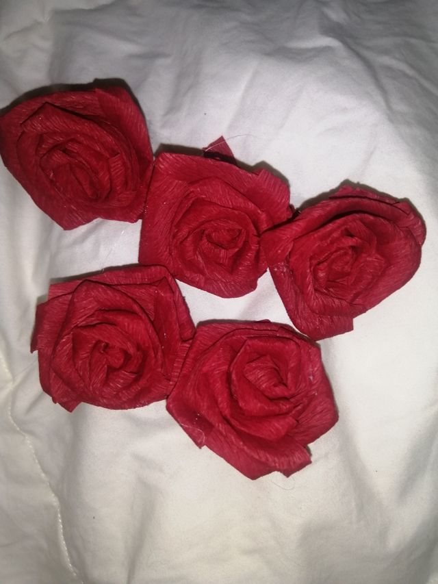 Bellissime rose realizzate a mano