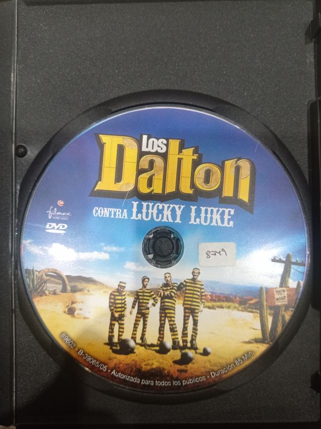 Lote de 2 DVD y 2 juegos de Playstation2