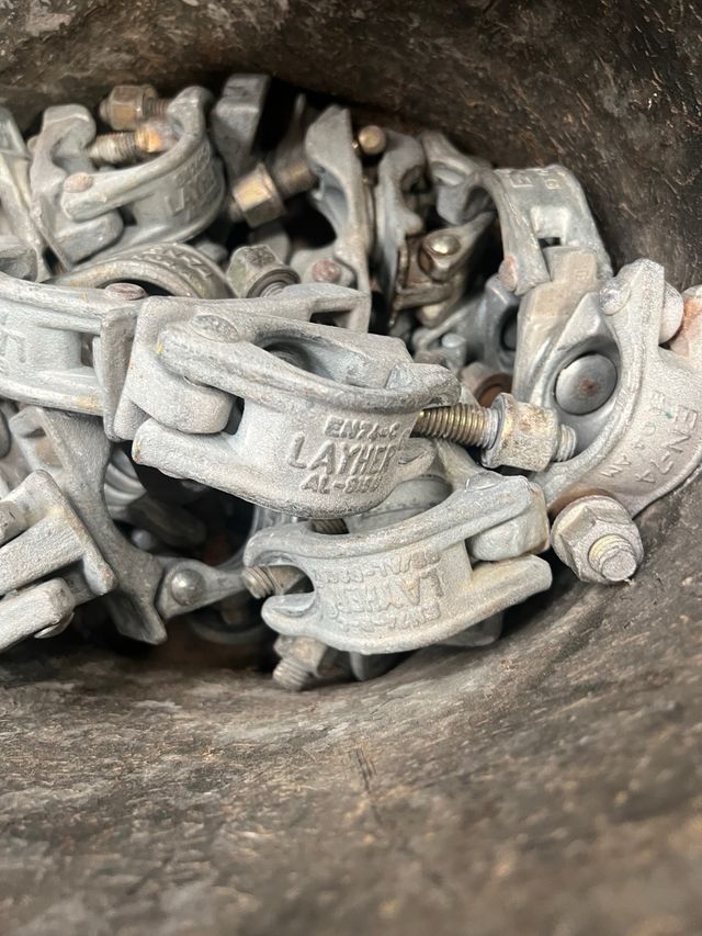 Abrazaderas ou grapas layher