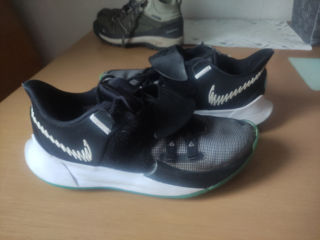 Zapatillas de baloncesto NIKE KYRIE