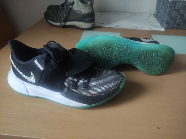 Zapatillas de baloncesto NIKE KYRIE