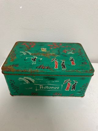 Caja lata botones. Cola Cao
