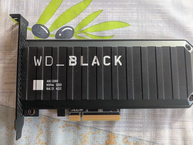Disco duro WD Black AN1500 1TB SSD