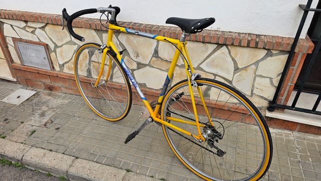 Bicicleta de carretera antigua 
