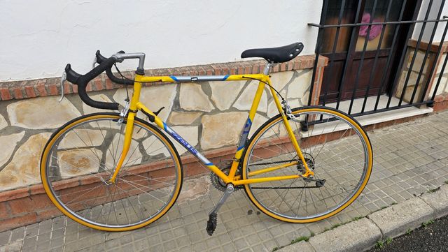 Bicicleta de carretera antigua 