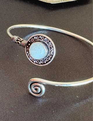 Bracciale rigido alla schiava pietra di luna