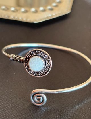 Bracciale rigido alla schiava pietra di luna