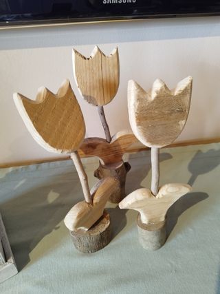 Fiori di legno, riciclo creativo. Arte.