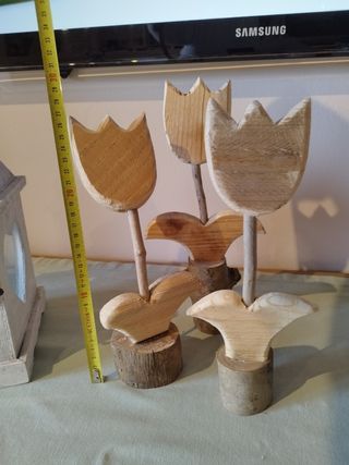 Fiori di legno, riciclo creativo. Arte.