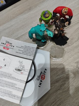 12 Figuras Disney Infinity y 3 mundos