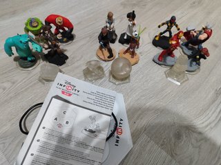 12 Figuras Disney Infinity y 3 mundos