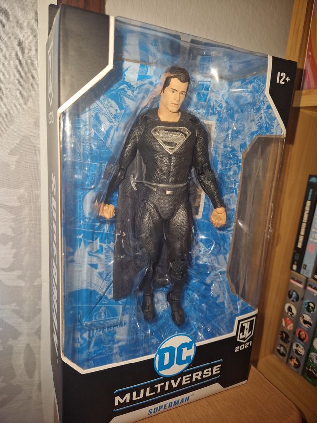 SUPERMAN BLACK SUIT MCFARLANE TOYS