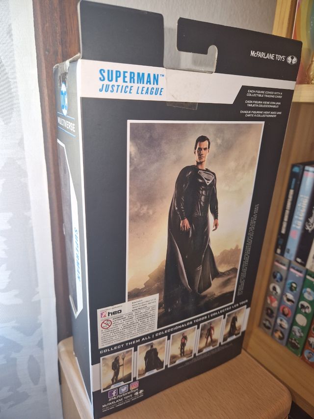 SUPERMAN BLACK SUIT MCFARLANE TOYS