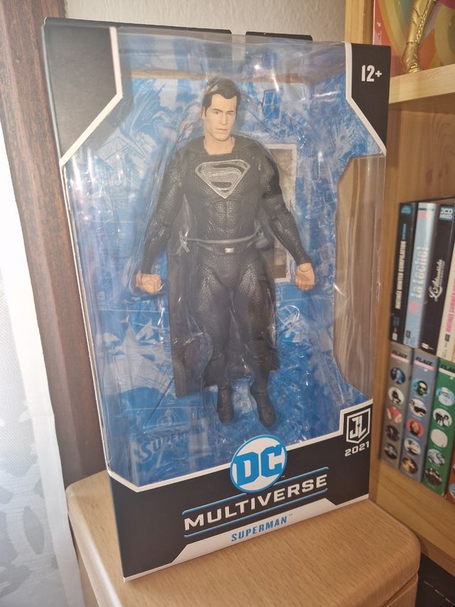SUPERMAN BLACK SUIT MCFARLANE TOYS