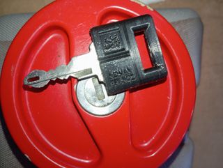 Tapón combustible 205  5 puertas 