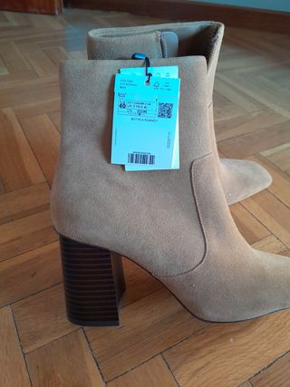 Botines camel de Mango, con etiqueta