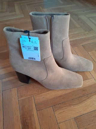Botines camel de Mango, con etiqueta