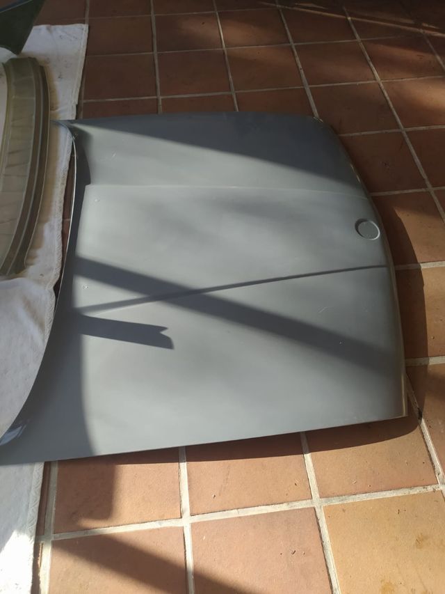 Capó BMW serie 3 E30 en fibra