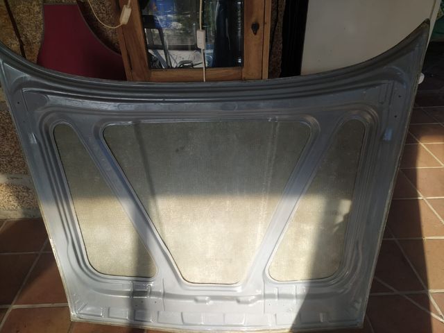 Capó BMW serie 3 E30 en fibra