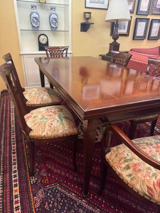 Estupendo comedor de cerezo, comprado en Miranda,